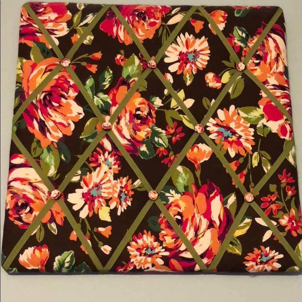 Home Host Pick😀😁🥳.  Vera Bradley Ribbon Board
